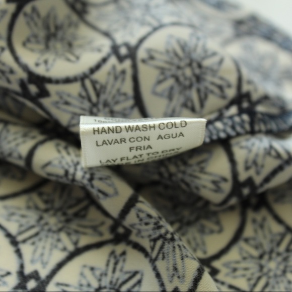 Skies Are Blue Tile Print Key-Hole Blouse - Picture 6 of 7